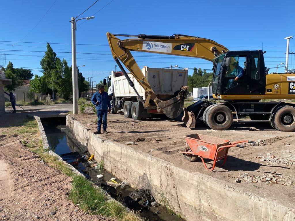 Neuquén: plan de limpieza de sumideros, bocas de tormenta y canales