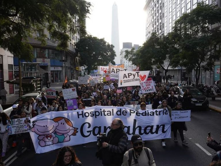 La marcha por el Hospital Garrahan y los jubilados llegó a Plaza de Mayo