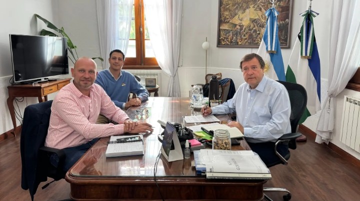 Fernández Oro inaugura nuevo hospital en su aniversario