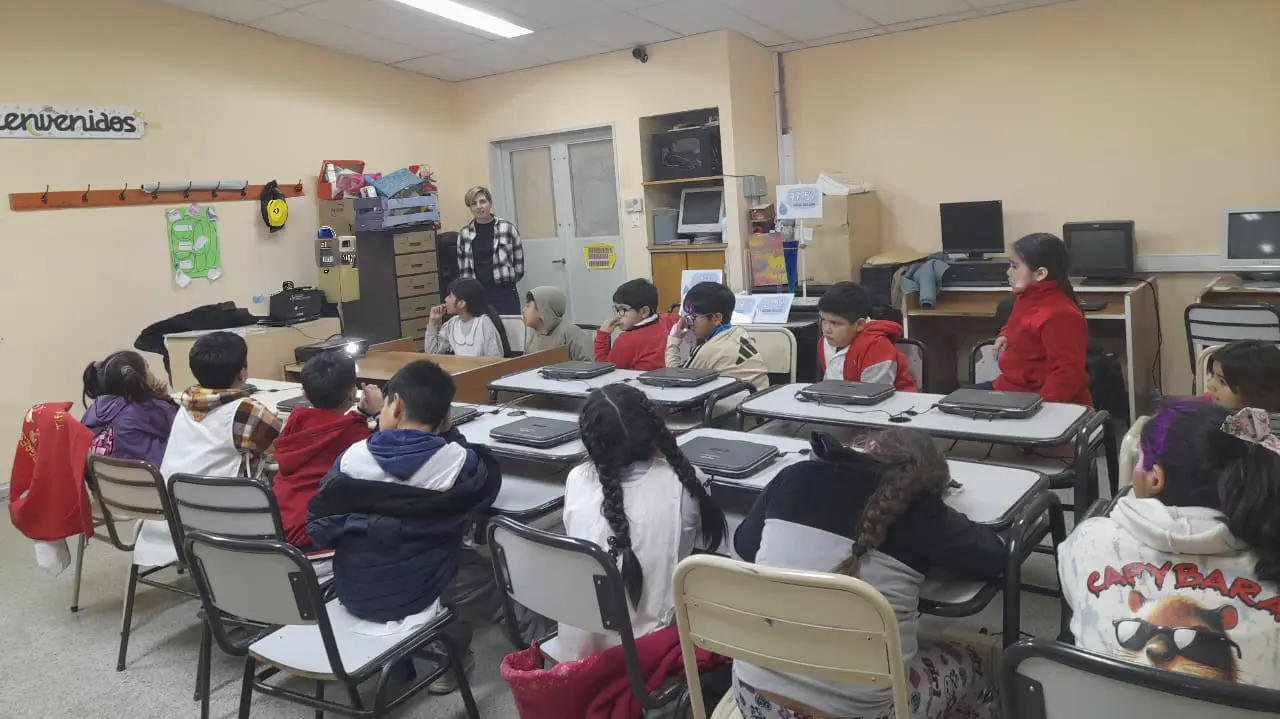 “Somos Agua” continúa visitando a estudiantes de escuelas de Región Sur