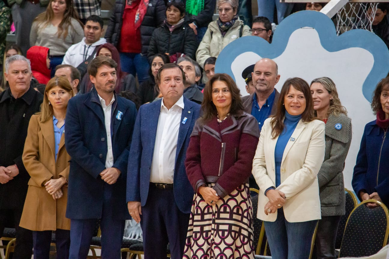 Promesa a la bandera en Cipolletti