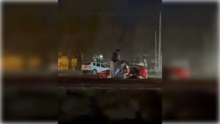 Un auto chocó a un motociclista en Ruta 151