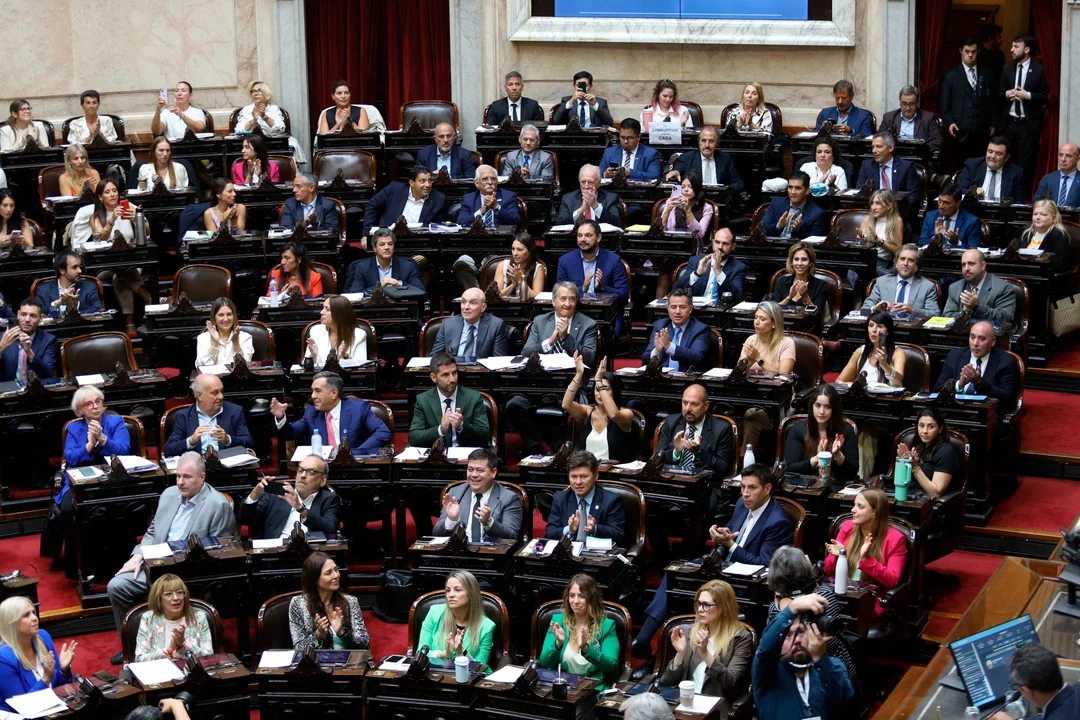 Vuelve el fantasma de las dietas:  los senadores pasarían a cobrar 9 millones de ...