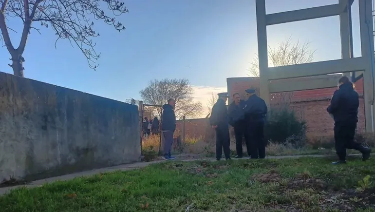 Confesión de un crimen y búsqueda de un cadáver en un descampado