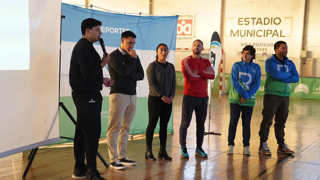 Cipolletti: Más de 300 profesionales de la educación física se dan cita en el Est...