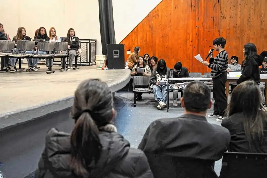 Estudiantes simularon un juicio por jurados y abordaron desde adentro un caso de ...