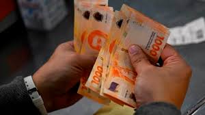 Según informó el INDEC, los salarios subieron 74,3% en el último año