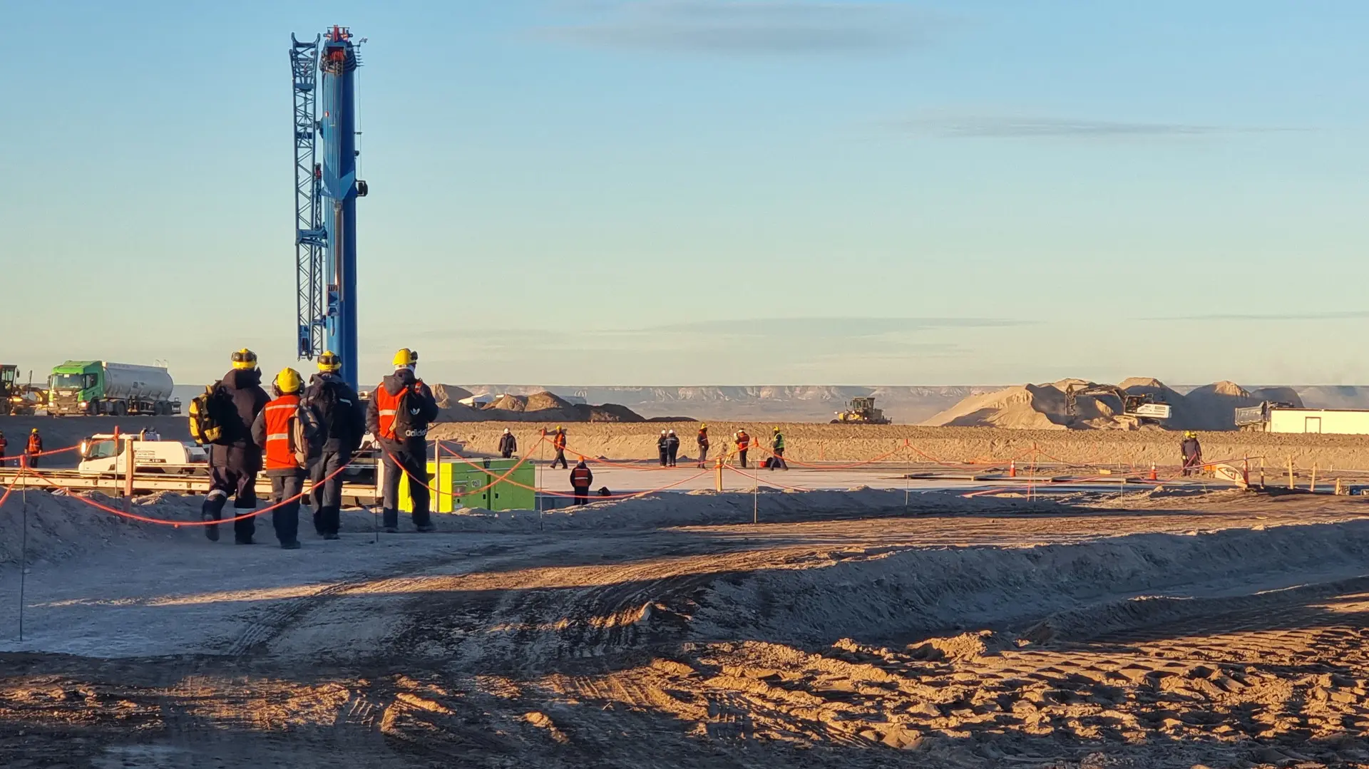 Ya construyen las estaciones de bombeo del oleoducto Vaca Muerta Sur