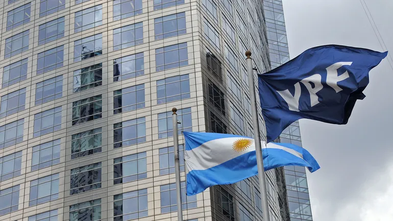 El Gobierno le pidió a la Justicia de Estados Unidos suspender el fallo por la expropiación de YPF