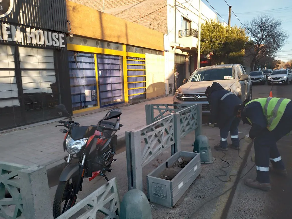 Cipolletti recupera nuevos espacios de estacionamiento para vehículos