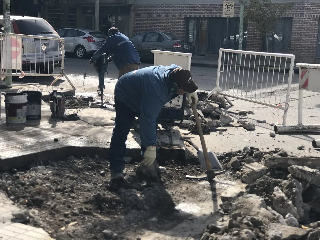 Comenzó la ejecución del plan de rampas 2025 en el centro de la ciudad