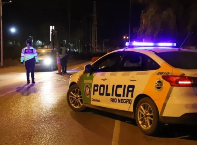 Durante un control golpearon y patearon a un inspector de tránsito