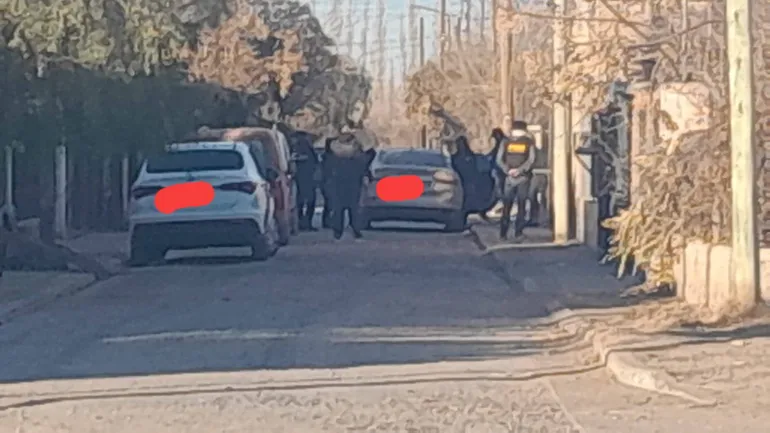 Operativo y allanamiento a reconocido periodista de Allen y asesor del intendente