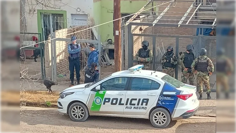 1200 viviendas: Fuerte operativo de la policía