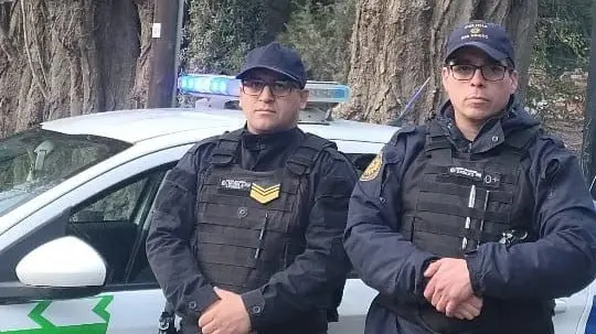Bariloche: policías salvaron a bebé con vías respiratorias obstruidas
