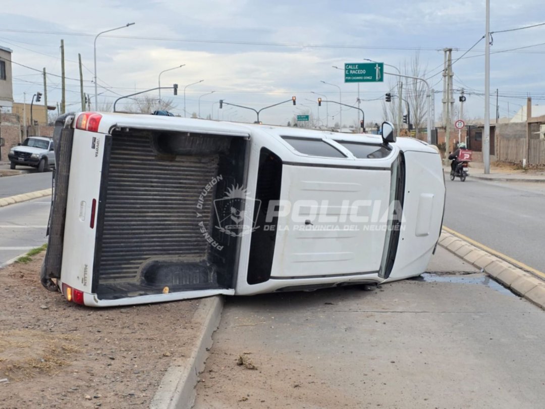 Dejó la camioneta en marcha mientras hacía una entrega y se la robaron