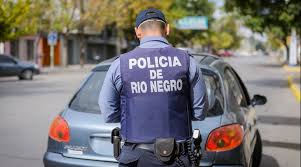 No quiere devolver una casa oficial: Ordenan desalojar a un policía retirado