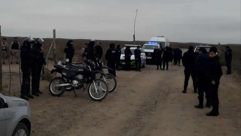 Hallazgo del cuerpo enterrado en lago Pellegrini: hay una persona detenida