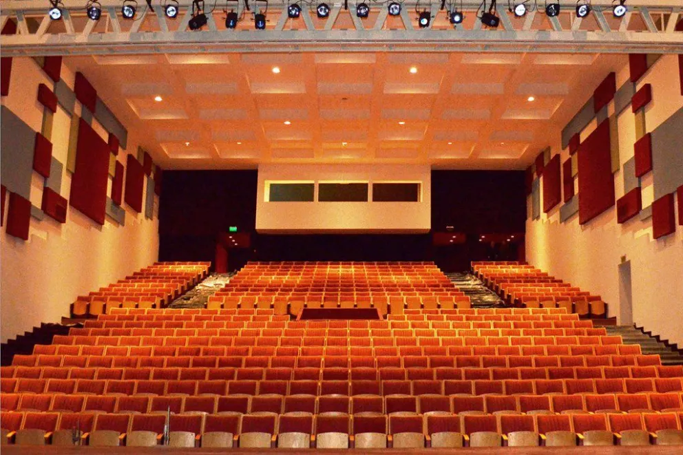 Buteler afirmó, "Tenemos el mejor teatro de la Patagonia": el CCC destaca con nueva tecnología