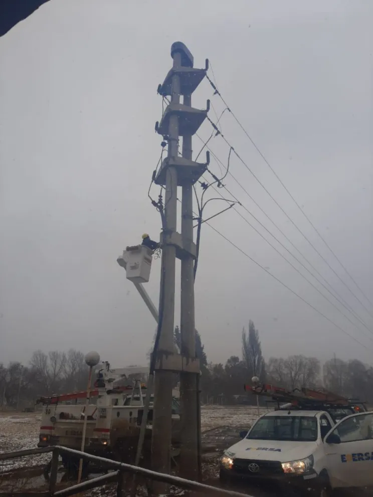 Cipolletti: una falla eléctrica por el temporal generó varios cortes de luz