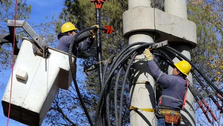 Proponen enterrar los cables que van por aire en toda la provincia