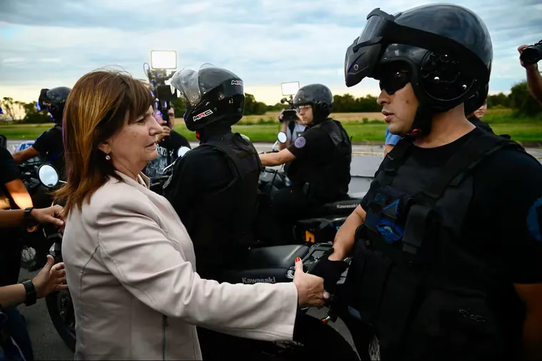 El Gobierno autorizó un aumento salarial para las fuerzas federales