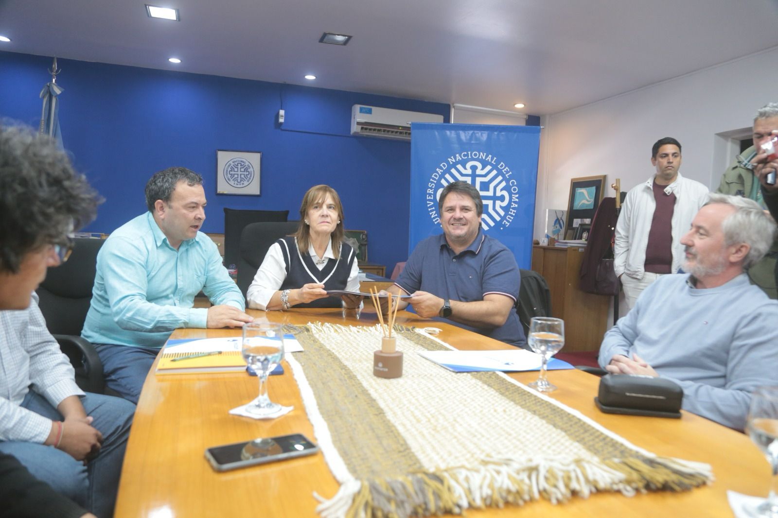 Municipalidad de Neuquén acompañará a la Universidad del Comahue con el pago de l...