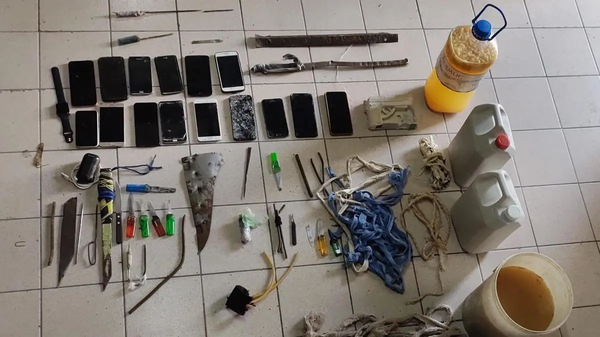 Secuestran elementos prohibidos en una requisa en el Penal N°2 de Roca