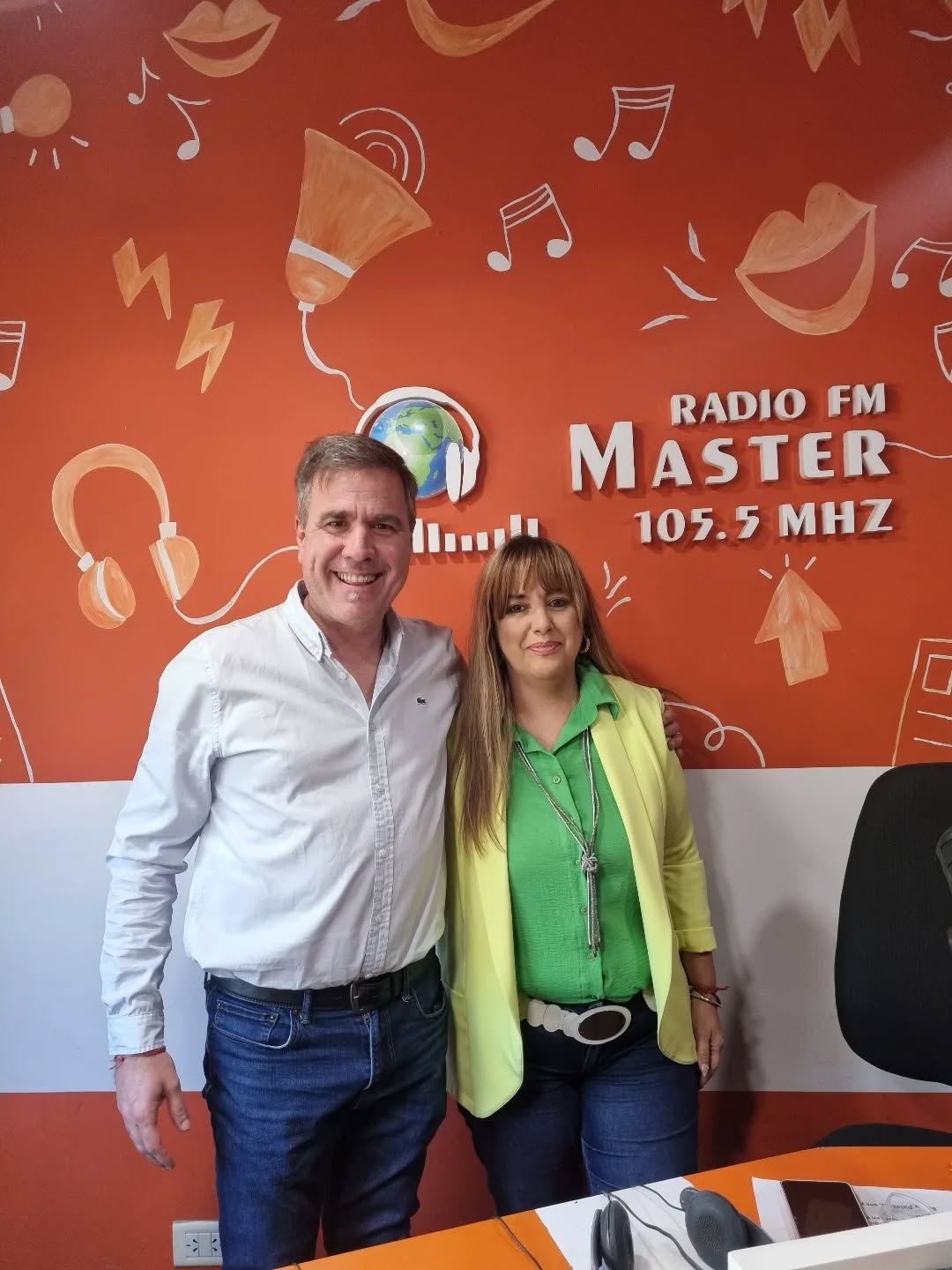 Bruno Pogliano dialogo en los estudio de Radio Master