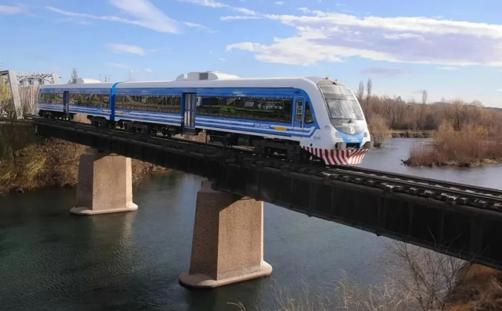 Atención: no está funcionando el tren en Cipolletti por un choque al puente