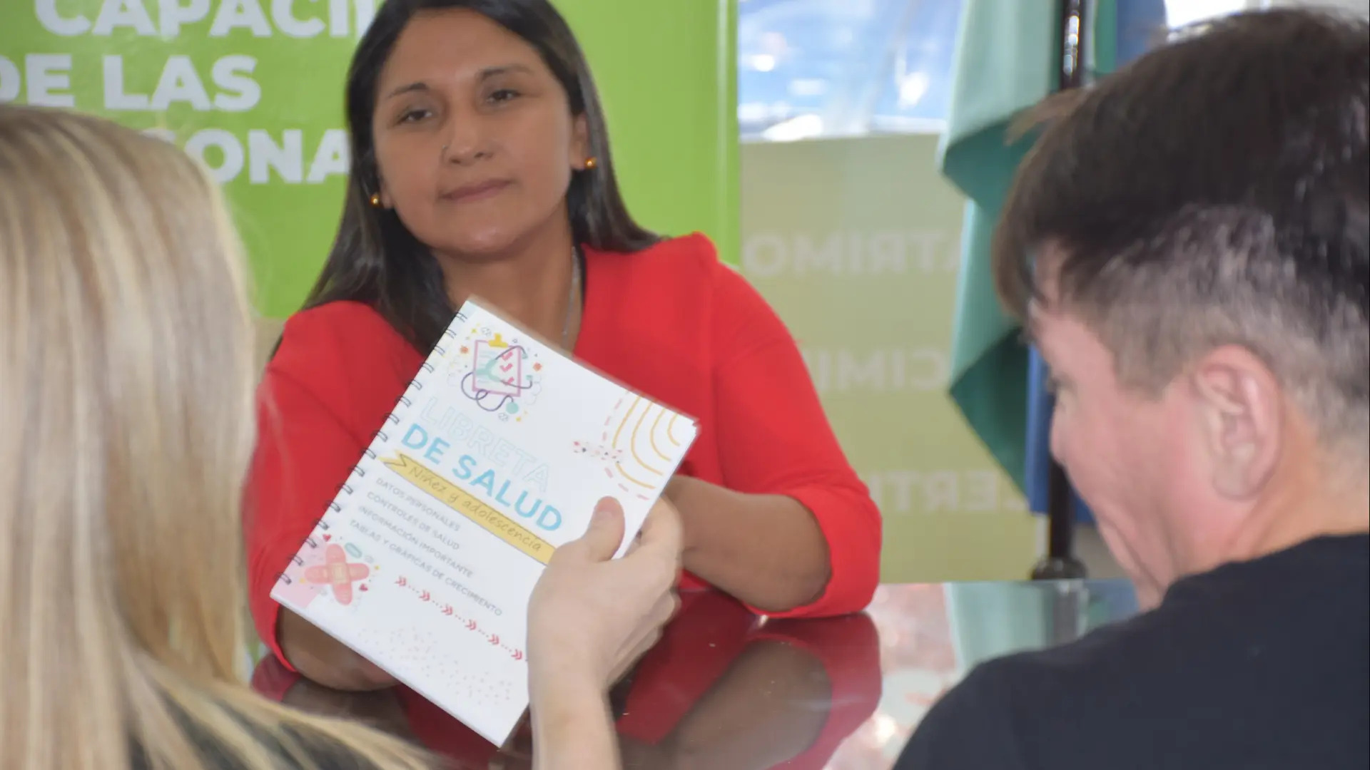 La Provincia entrega a los recién nacidos una renovada Libreta de Salud