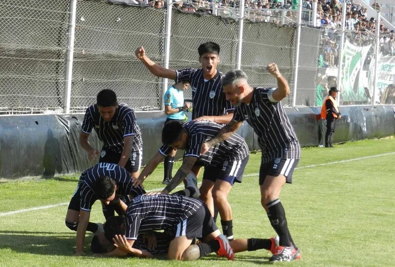 Cipolletti dio el golpe ante Villa Mitre en Bahía Blanca