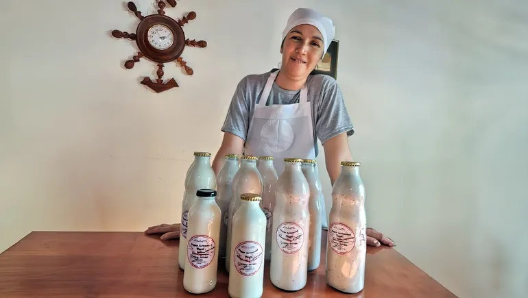 Estaba en la lona, soñó que vendía yogures, fundó su emprendimiento y crece sin parar