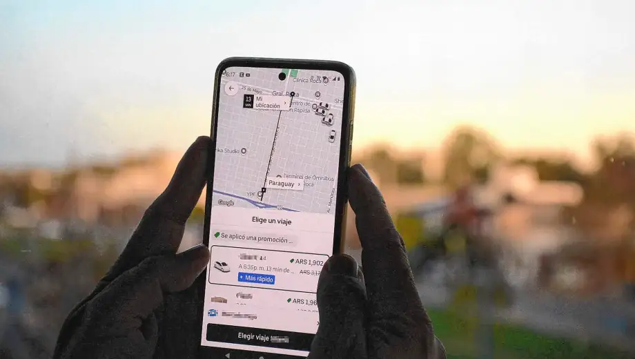 Allen convocó a los Concejos Deliberantes del Alto Valle frente el avance de Uber en la región