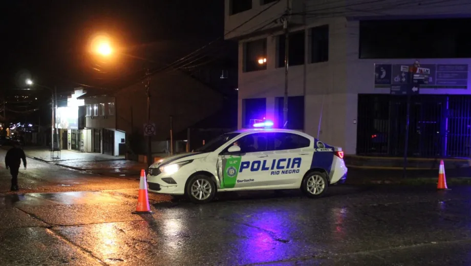 Murió atropellada una mujer de 79 años en Bariloche en pleno temporal de lluvia: hay un detenido