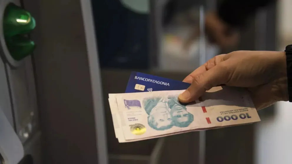 Salario mínimo: el Gobierno fijó aumentos escalonados hasta agosto de 2026