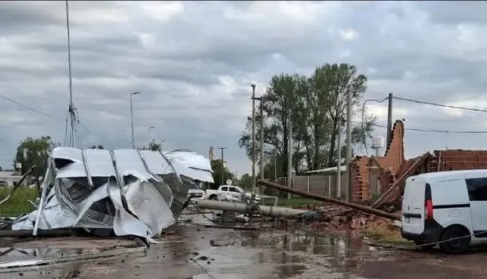 Fuerte temporal en la provincia de Buenos Aires dejó destrozos y cortes de luz