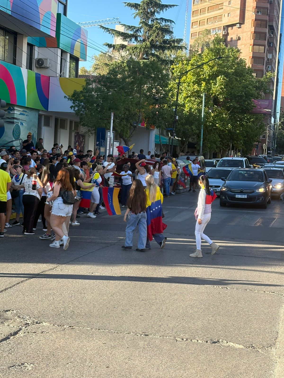 “Alivio y miedo al mismo tiempo”: el testimonio de una venezolana en el Alto Valle tras la captura de Nicolás Maduro