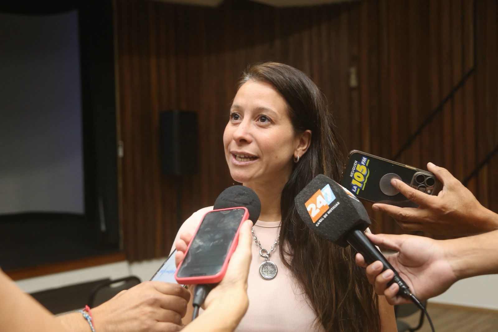 Qué hacer en Neuquén capital este verano 2026: la Municipalidad lanzó desde obras familiares hasta talleres y sunsets electrónicos