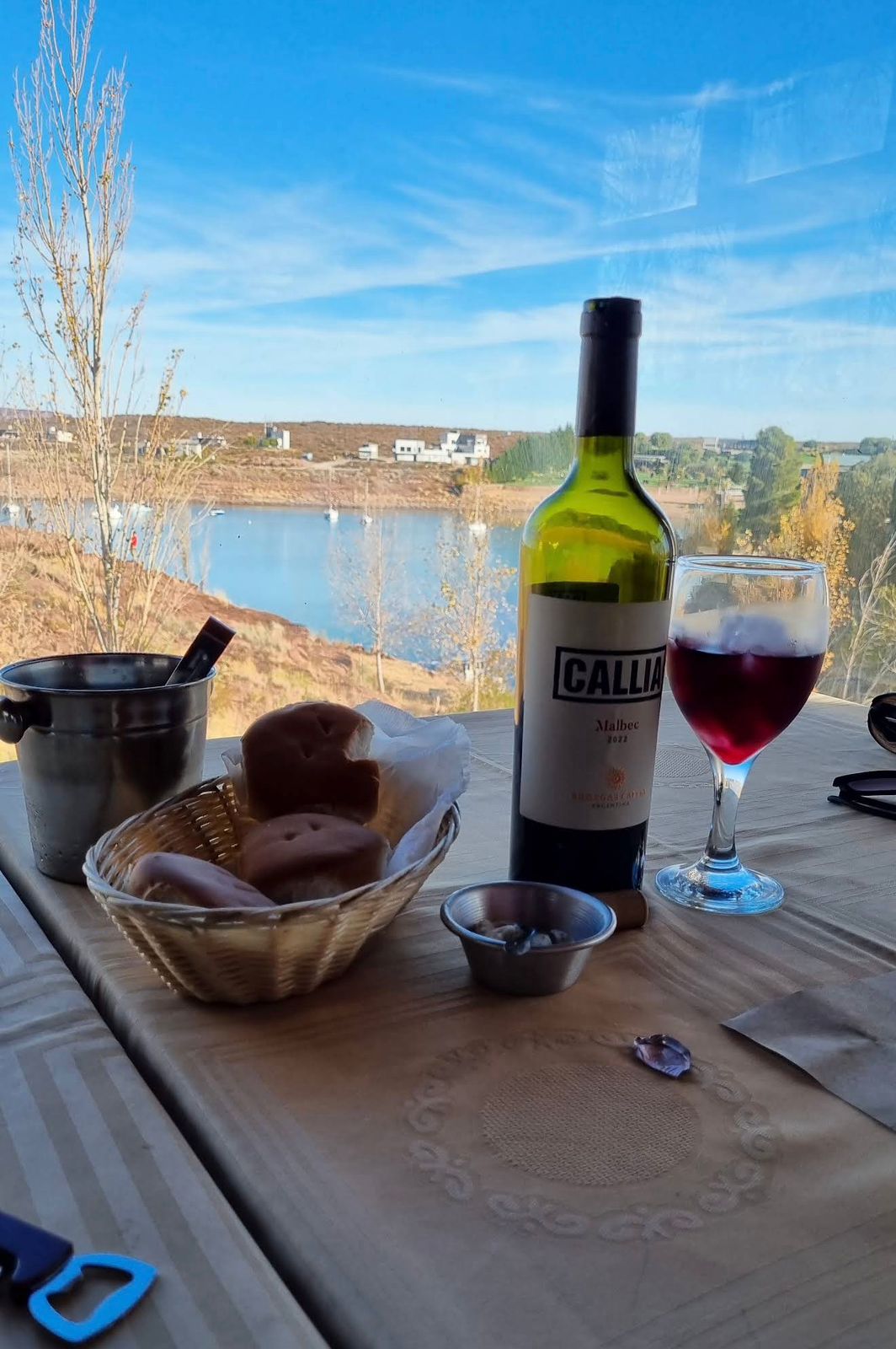 Cocina, chocolate y vista al lago: la experiencia que propone Nuevo Costa Faro