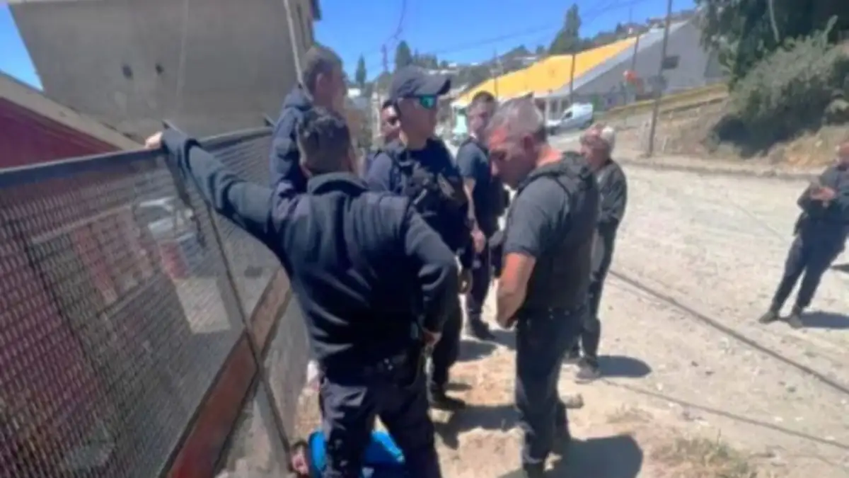 Demoraron a un menor robó el auto de un policía con arma de juguete en San Carlos de Bariloche