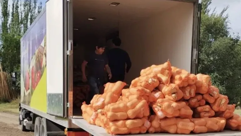 Cipolletti: Comedores escolares  reciben hortalizas de productores regionales