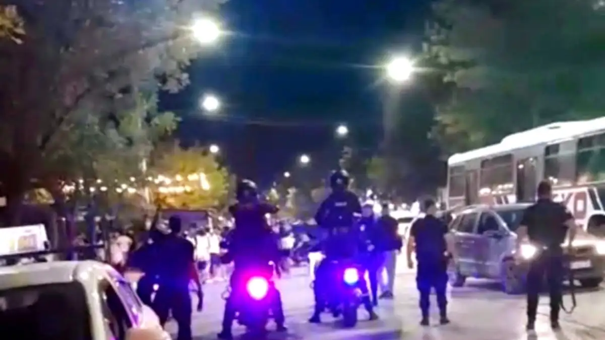 Despedida del plantel de Cipolletti con violencia: interna de barras terminó con 1 apuñalado