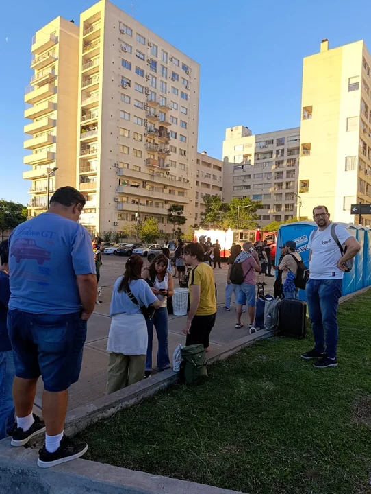 Volvieron a evacuar a familias del complejo de Parque Patricios por posible colapso