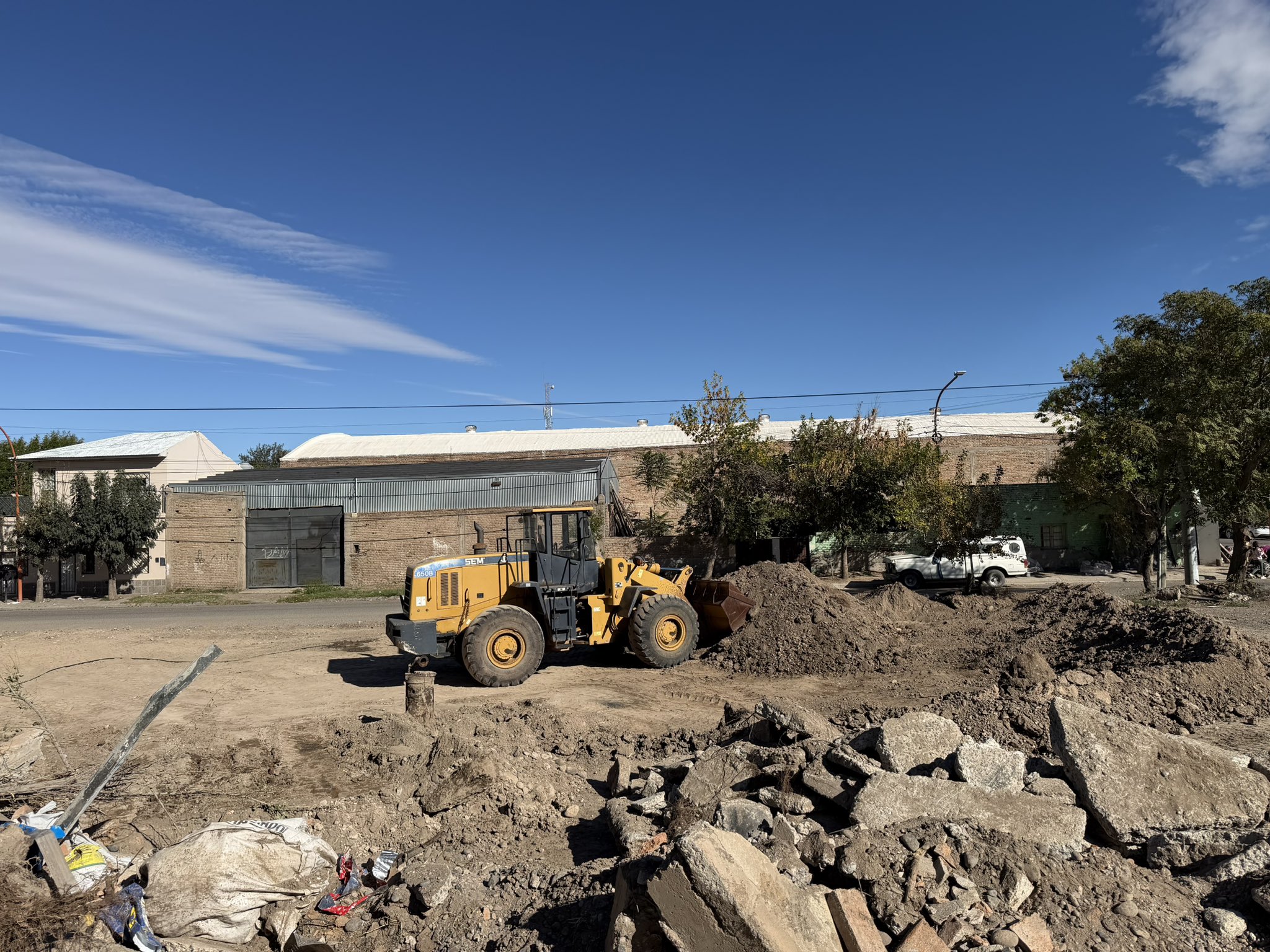 Donde había basura, ahora habrá familias: Cipolletti inició obra de plaza en exbasural