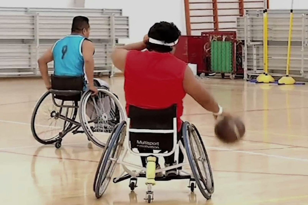 Encuentro de básquet en silla de ruedas