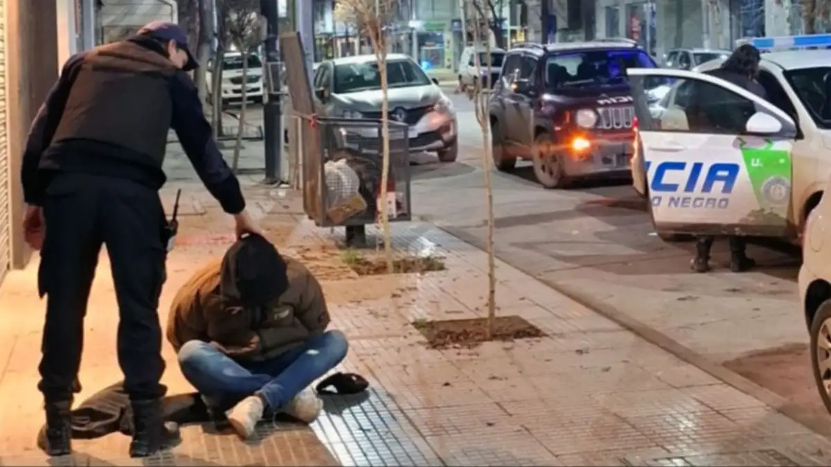 Cipolletti: robó en un auto estacionado, fue perseguido y terminó detenido