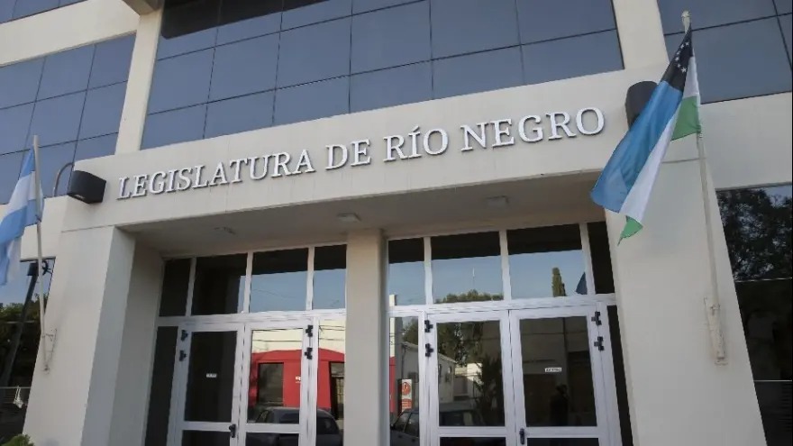 Advierten sobre el transfuguismo político y la pérdida de calidad institucional en Río Negro