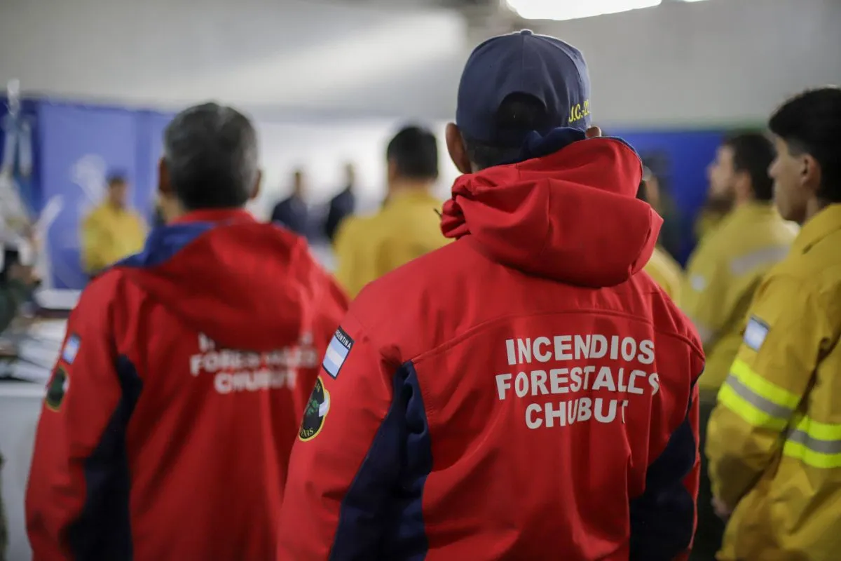 Weretilneck encabezó un homenaje en El Bolsón y anunció más recursos contra incen...