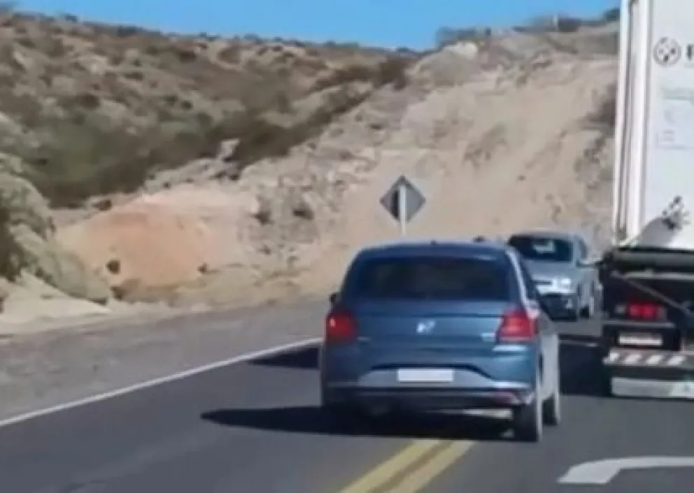 Se adelantó en doble línea amarilla y casi causa una tragedia